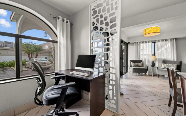 Best Western Los Alamitos Inn & Suites