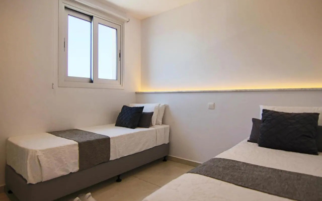 Phaedrus Living - Seaside Executive Flat Harbour 203