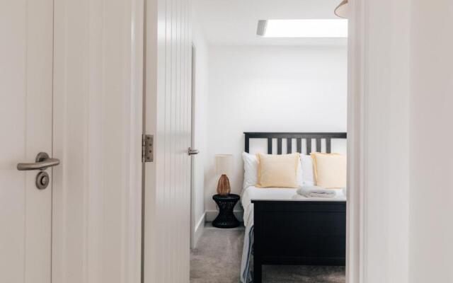 Redland Stay In Bespoke Home 2 of 2
