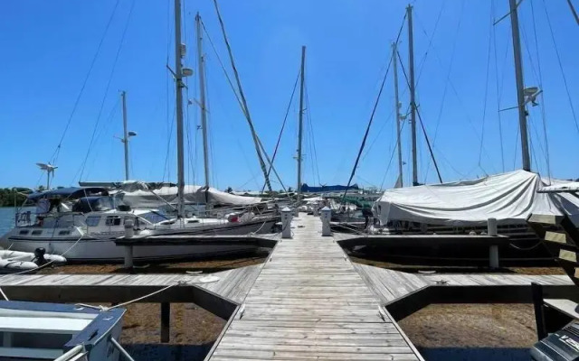 Hotel Roatan Dive And Yacht Club