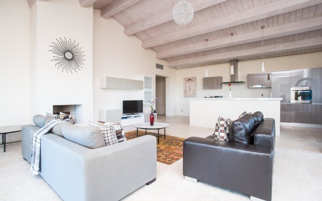 "villa Falco With Terrace and Garden - Cignella Resort Tuscany"