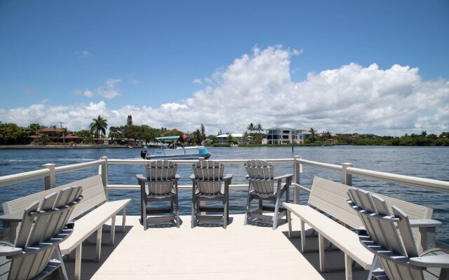 Moonmist Gorgeously Renovated Courtyard