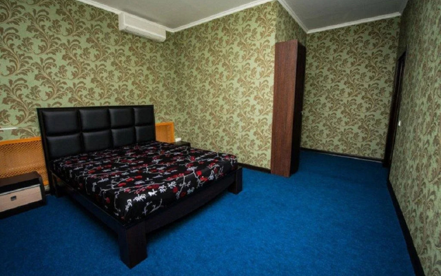 Yesenin Mini Hotel — фото