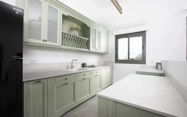 Stylish Garden Apartment near Akhziv Beach