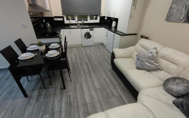 Queens Holiday Apartment