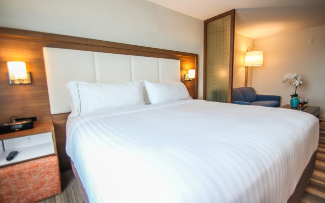 Holiday Inn Express & Suites Miami Airport East, an IHG Hotel