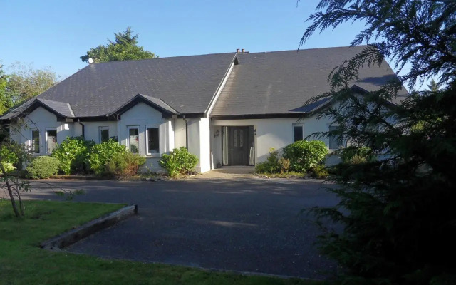 Ethan House Holiday Suites