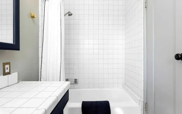 Spanish Revival Charm in Silver Lake w/ Patio, BBQ & Walkable Location Maltman Manor by Avantstay