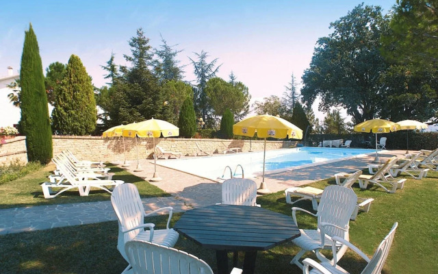 Hotel in Marche With Scenic Hiking Trails
