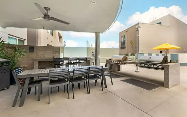 Deco Style W Pool GYM Parking 10 Min to Cedars