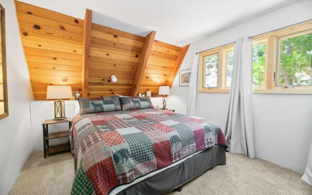 Moonlight Shores Lakefront