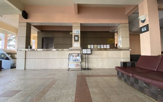 OYO 90061 Kuhara Court Apartment Suite