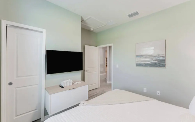 Stunning 8BR Pool Gameroom Minutes to Disney