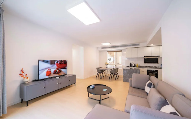 Tyms Stylish 3BR 2BA Apt Xujiahui Shops
