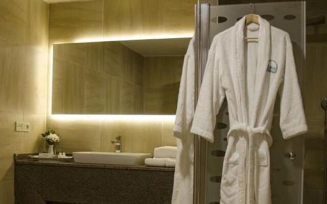 Tilmen Hotel