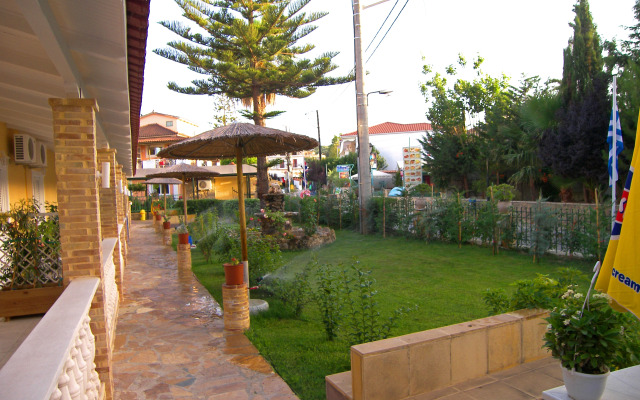 Tom &amp; John Apartments