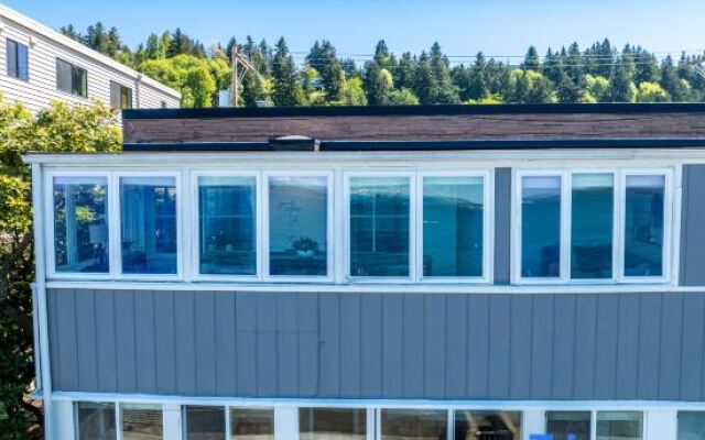 Beachwood Waterfront Resort