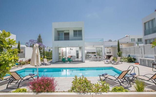 Villa Ochosto Helios - Beautiful 5 Bedroom Protaras Villa - Walking Distance to Fig Tree Bay Beach