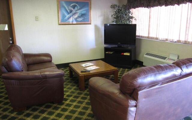 Hallmark Inn & Suites