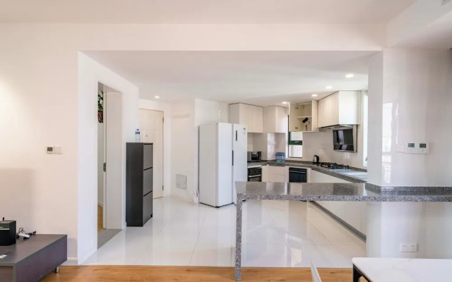 Tyms Spacious 4BR 2BA Apt Xujiahui