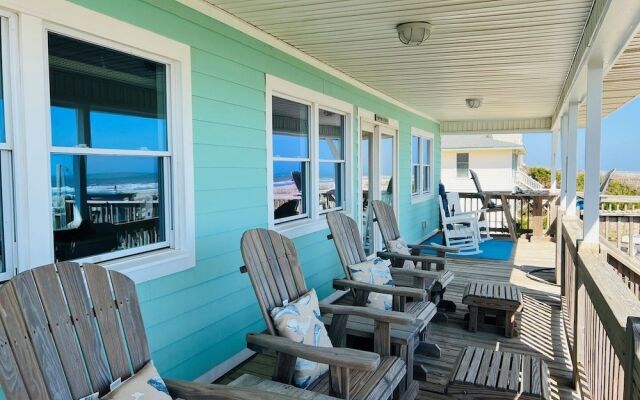 Salty Paradise 4 Bedroom Home by RedAwning