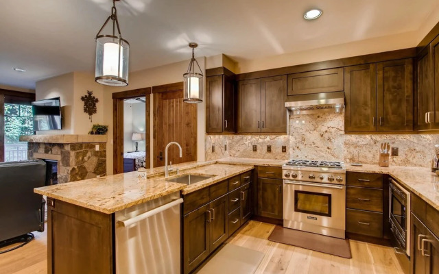 Water House On Main Street #6106