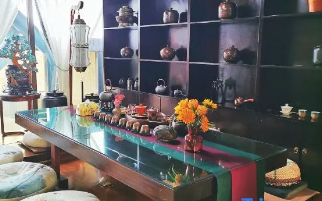 Yiyinju Holiday Hotel