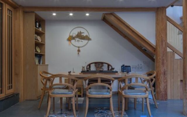 Lijiang see and not see inn