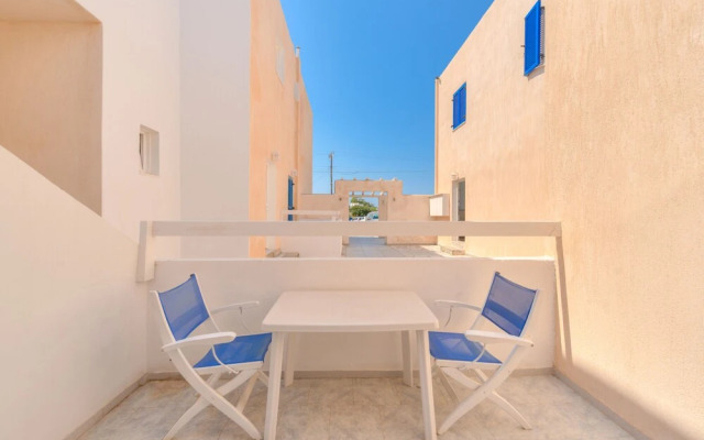 Andreas Studio Perissa in Santorini