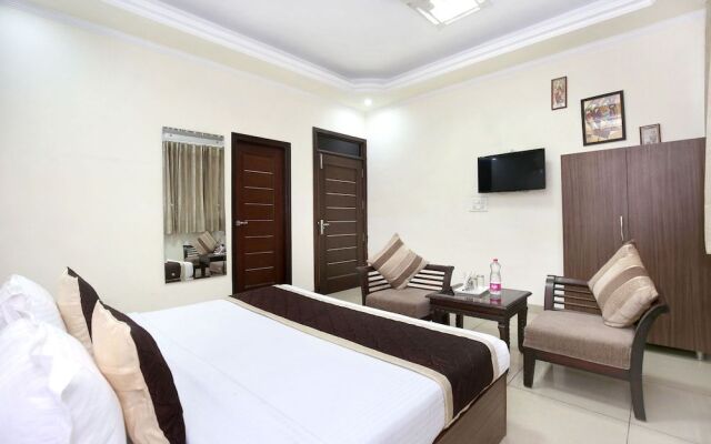 OYO 10832 Hotel JB 2