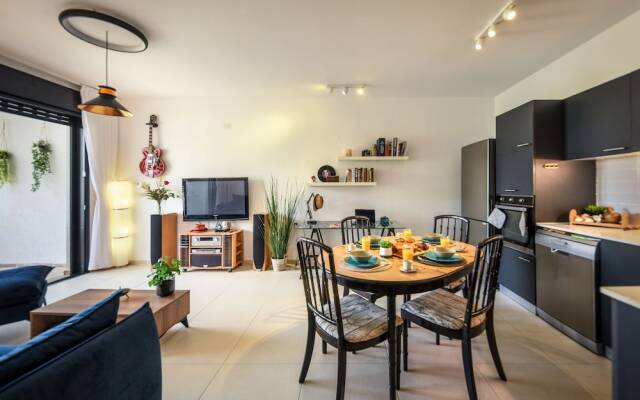 Cozy Nest Apartment with balcony