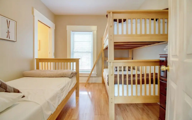 All-season Ludlow Apartment: 3 Mi to Okemo Resort!