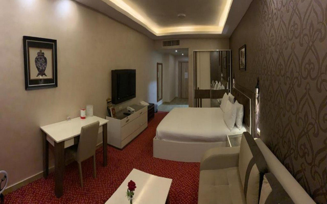 Balcony Hotel & Suites