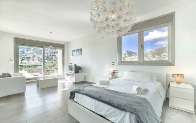 Villa - 5 Bedrooms with Pool, WiFi and Sea views - 105047