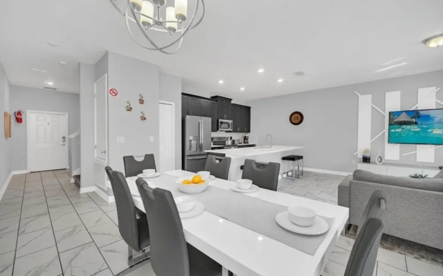 1569plunker 4 Bedroom Townhouse