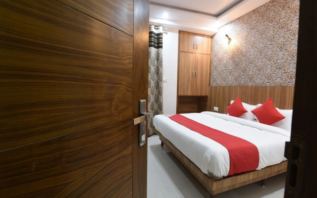 OYO 14387 Luxury Inn