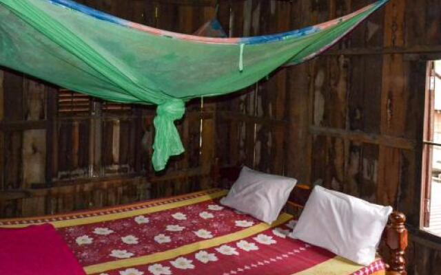 Khoeun Sreymom and Khlot Sopheng Homestay
