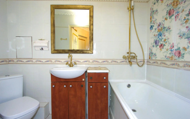 The apartment is available on 3rd Frunzenskaya