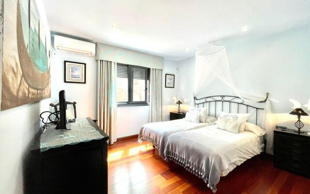 Villa Roja BBQ Piscina Privada en Tenerife Sur