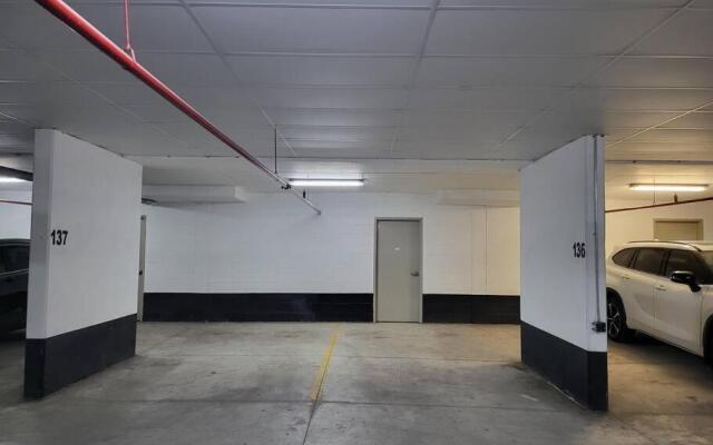 Elegant 2000 Sq ft 3BR urban Town House 2 Parking