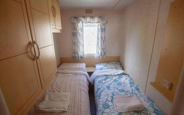 Beautiful 3-bed Cabin in Pembrokeshire Coast