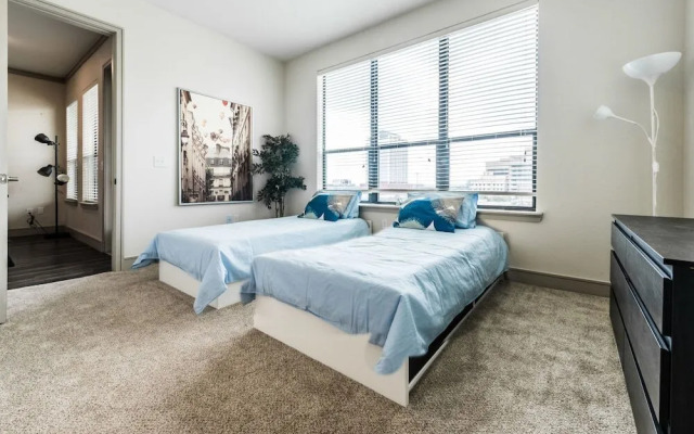 2 BR Apartment Pool Sleeps 6
