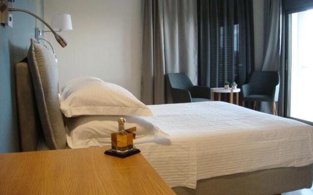 Double Bay Beach Hotel