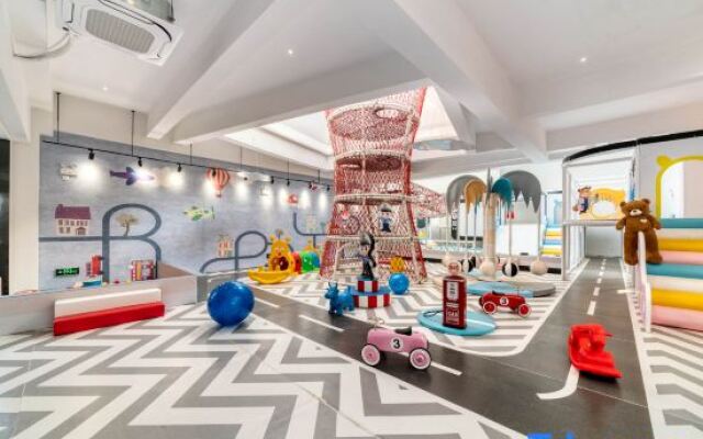 Chuanyan 19th Mountain Peak Hubaba Planet Hotel