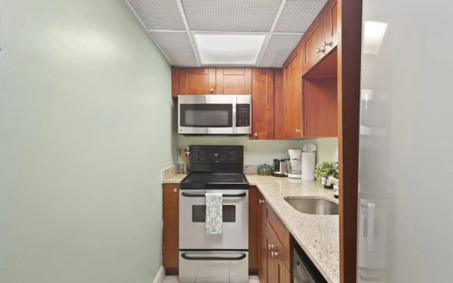 2 Bedroom Deluxe Apt on Collins Ave