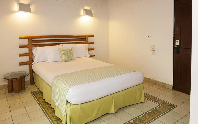 Hotel Girardot Resort by On Vacation