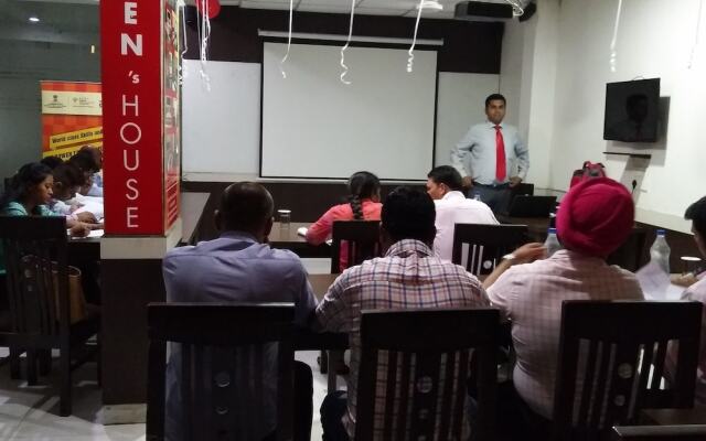 Hotel Mavens Orange Gurgaon