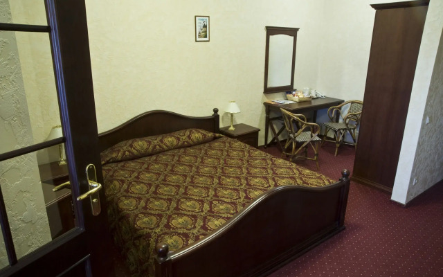 Monte Kristo Hotel