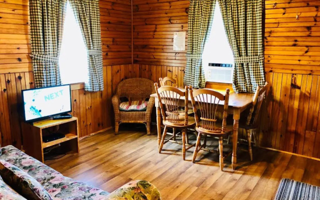 Green Gables Bungalow Court