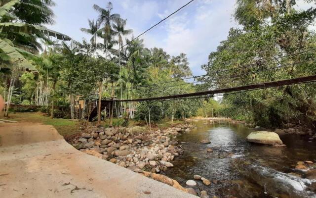 Chalé c/cachoeira a 17 minutos de carro da praia